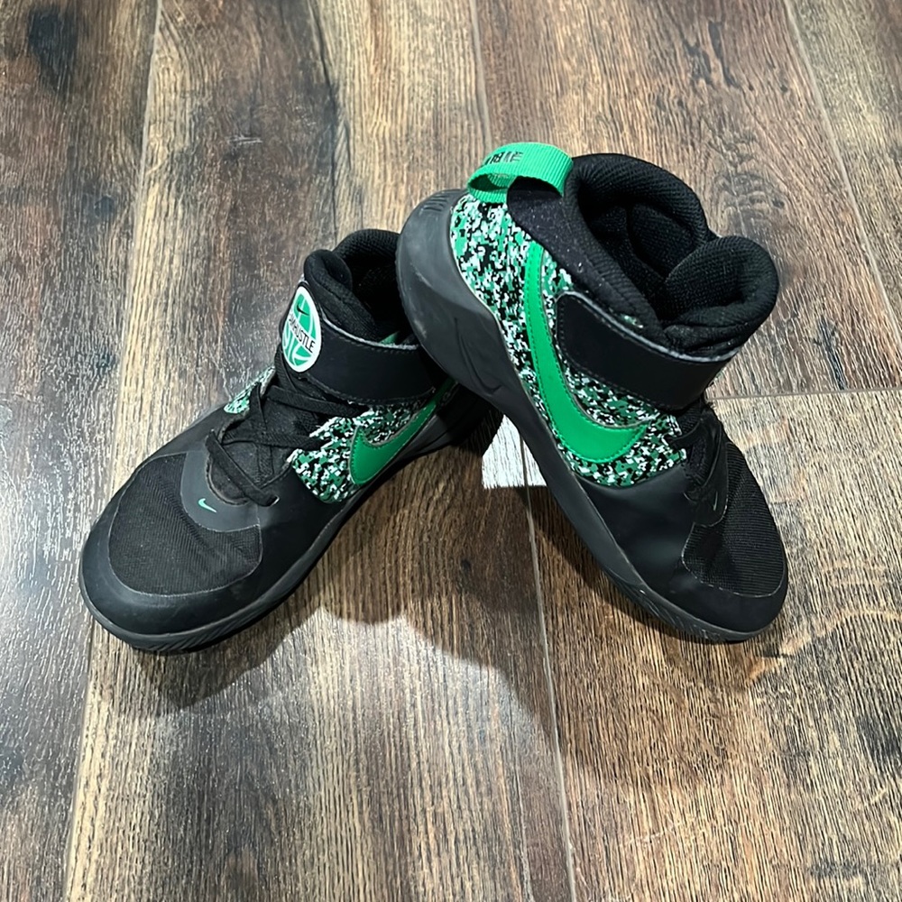 Boys basketball shoes